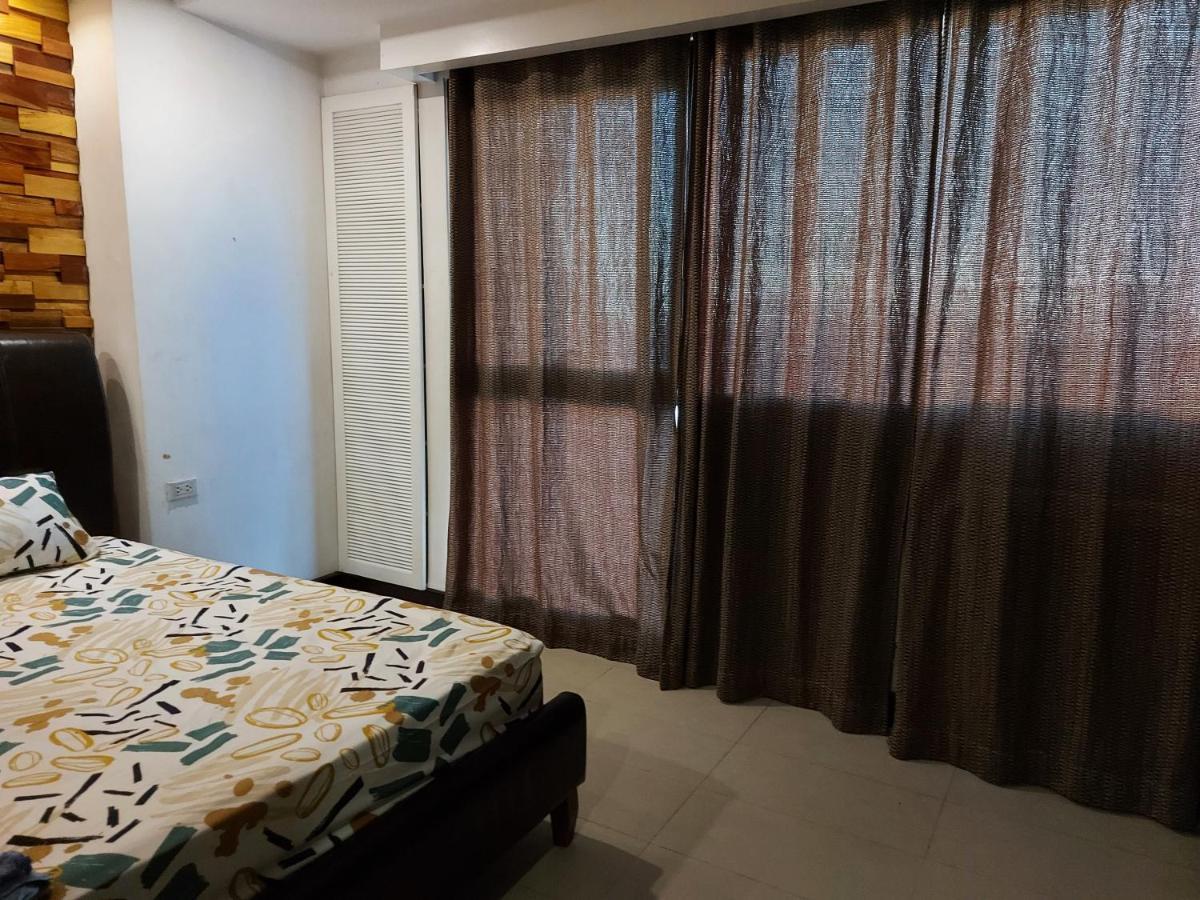 Posh Beds With City View And Pools Mandaluyong Екстериор снимка